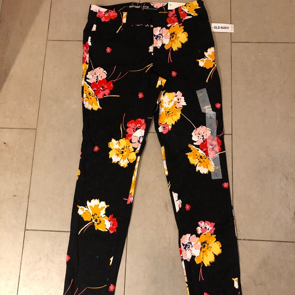Size 6 old navy pixie pants, NWT